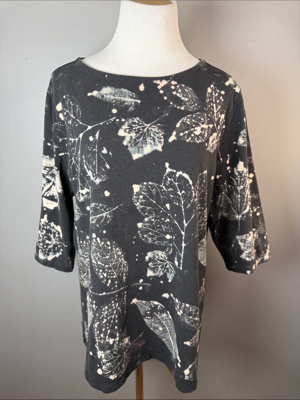 Women's Black Leaf-Print Tunic Top